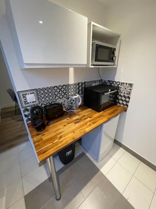 Le Sunny-Hyper Centre -Proche Gare - Paisible -Wifi Hd -Netflix-Ideal Couple Business Et Famille Ниор Екстериор снимка